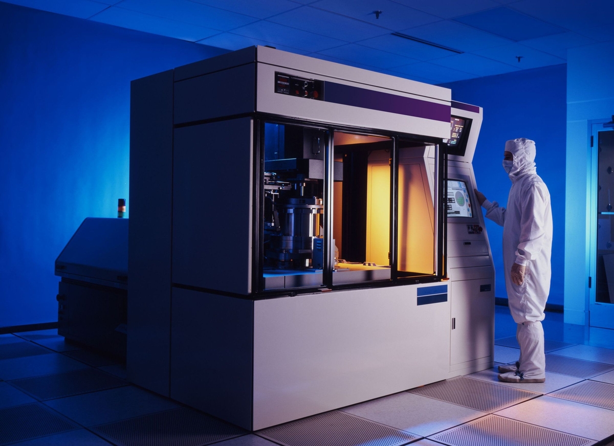 Hybrid Steppers and BLDC Motors for Semiconductor Manufacturing
